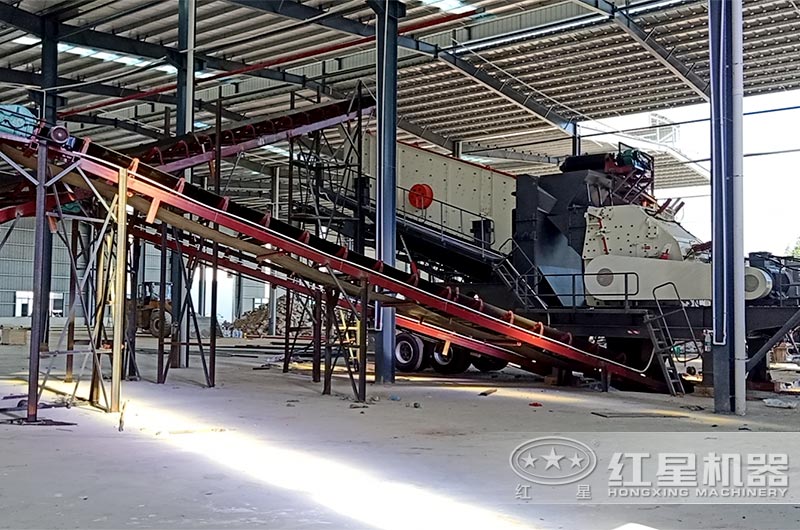 反擊破建筑垃圾破碎機現場
