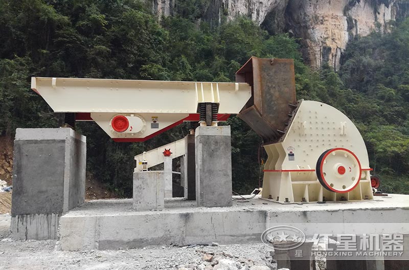 重錘式破碎機(jī)現(xiàn)場