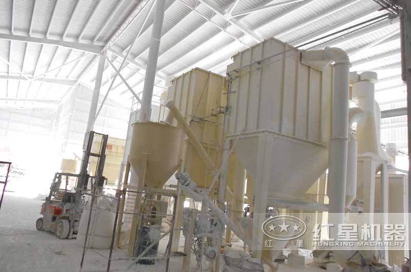 白云石磨粉作業現場
