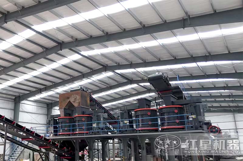 4臺復合式破碎機同作業現場