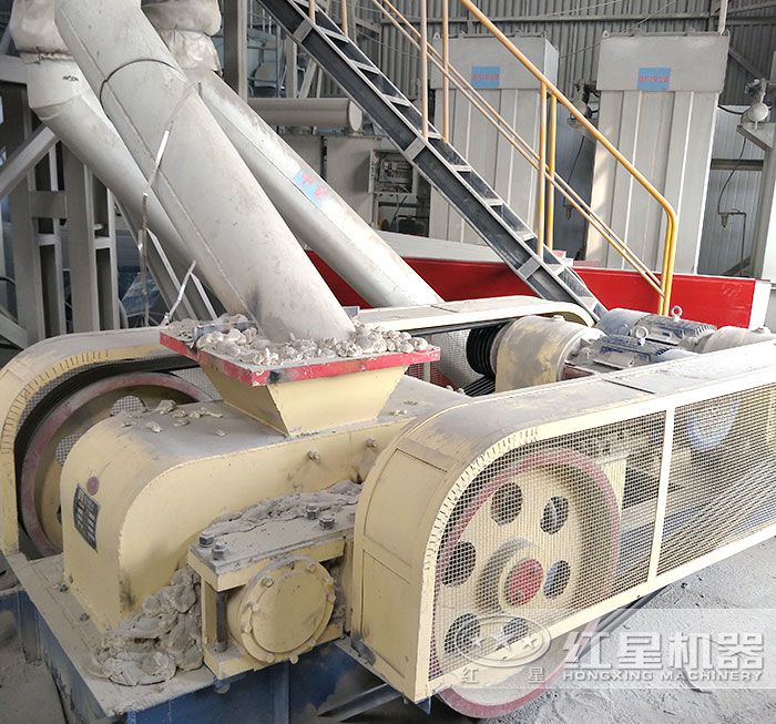 小型對輥機粉碎物料細節圖