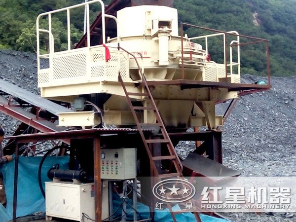 新型河卵石制砂機現場作業圖