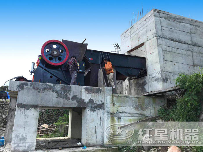鄂式破碎機