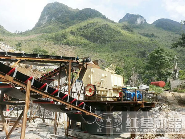 青石PF反擊式碎石機現場作業圖