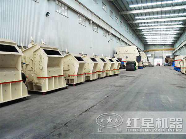 排列整齊PF1315反擊砸石機_打石機廠區圖