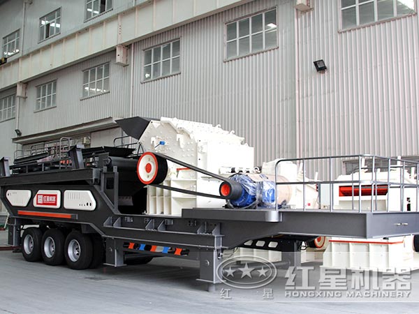 開進(jìn)場(chǎng)的石子輪胎破碎機(jī)