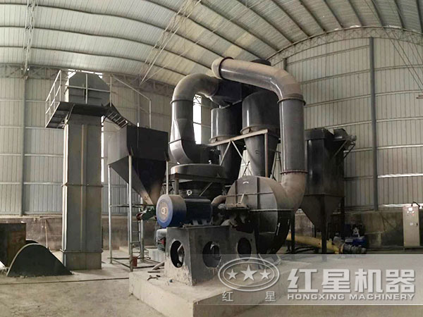 小型立式礦物磨粉機現場作業