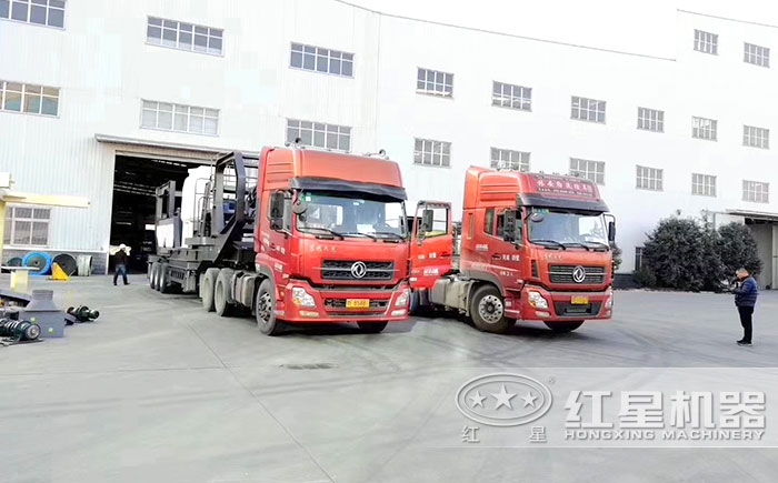 紅星移動破碎機(jī)車間發(fā)貨現(xiàn)場