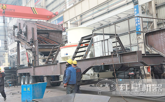 移動石料整形機車間生產中