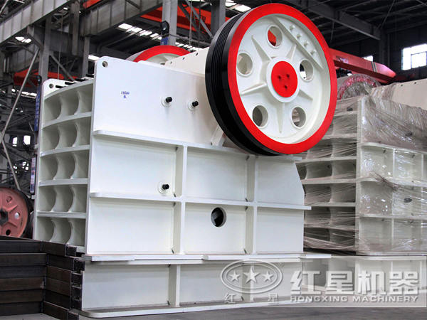 鄂式粉碎機(jī)車(chē)間